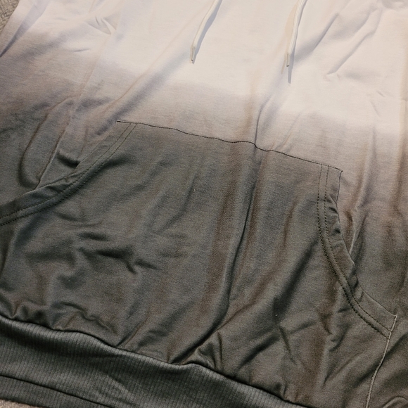 ✨️Long Sleeve Hoodie - Picture 3 of 4